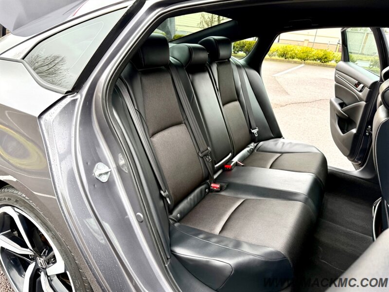 2018 Honda Accord Sport New Tires Back Up Camera 35-MPG - Photo 14 - Hillsboro, OR 97123