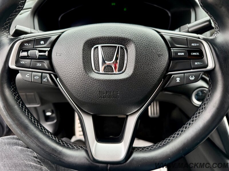 2018 Honda Accord Sport New Tires Back Up Camera 35-MPG - Photo 16 - Hillsboro, OR 97123