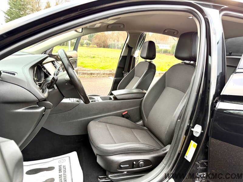 2019 Buick Regal Sportback Preferred II Loaded Leather Pano navi back Up Cam   - Photo 14 - Hillsboro, OR 97123