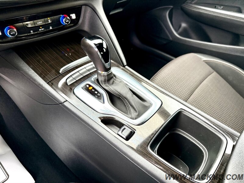 2019 Buick Regal Sportback Preferred II Loaded Leather Pano navi back Up Cam   - Photo 13 - Hillsboro, OR 97123