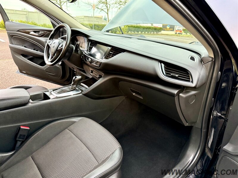 2019 Buick Regal Sportback Preferred II Loaded Leather Pano navi back Up Cam   - Photo 2 - Hillsboro, OR 97123