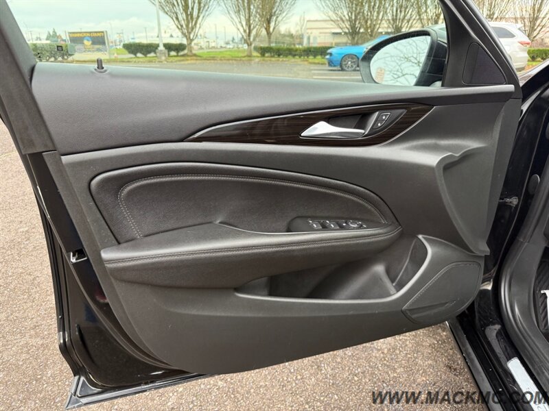 2019 Buick Regal Sportback Preferred II Loaded Leather Pano navi back Up Cam   - Photo 21 - Hillsboro, OR 97123