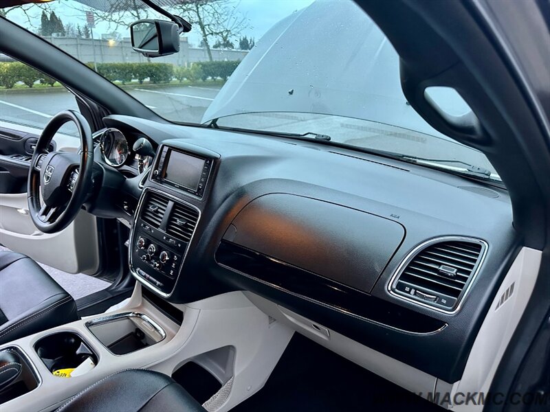 2018 Dodge Grand Caravan SXT - Photo 3 - Hillsboro, OR 97123