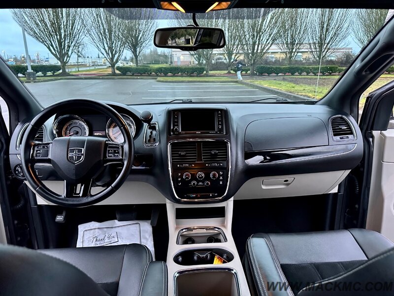 2018 Dodge Grand Caravan SXT - Photo 2 - Hillsboro, OR 97123