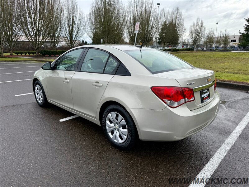 2013 Chevrolet Cruze LS Auto   - Photo 9 - Hillsboro, OR 97123