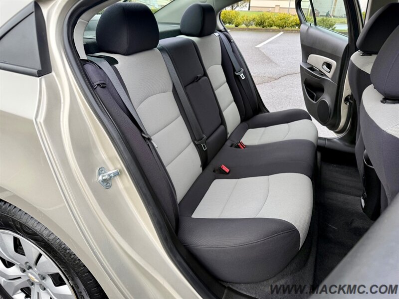 2013 Chevrolet Cruze LS Auto   - Photo 18 - Hillsboro, OR 97123