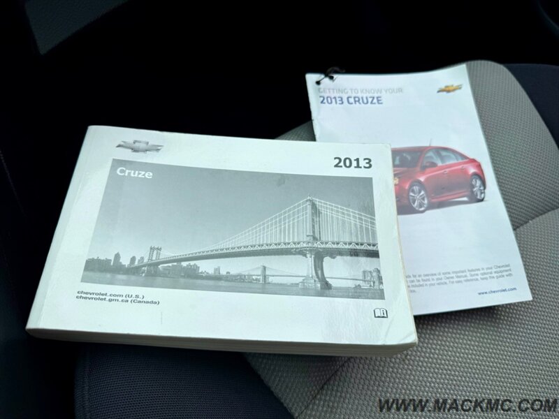 2013 Chevrolet Cruze LS Auto   - Photo 10 - Hillsboro, OR 97123