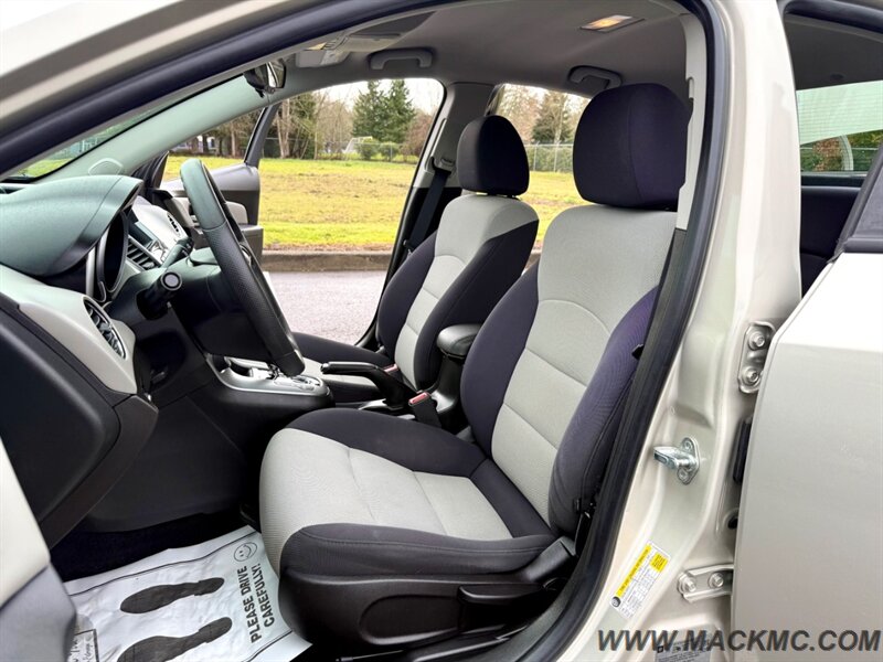 2013 Chevrolet Cruze LS Auto   - Photo 15 - Hillsboro, OR 97123