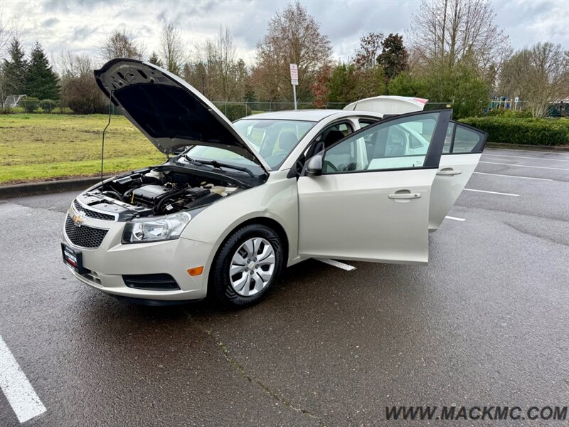 2013 Chevrolet Cruze LS Auto   - Photo 23 - Hillsboro, OR 97123
