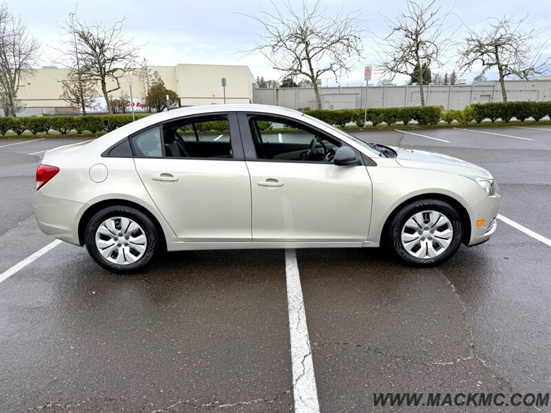 2013 Chevrolet Cruze LS Auto   - Photo 6 - Hillsboro, OR 97123