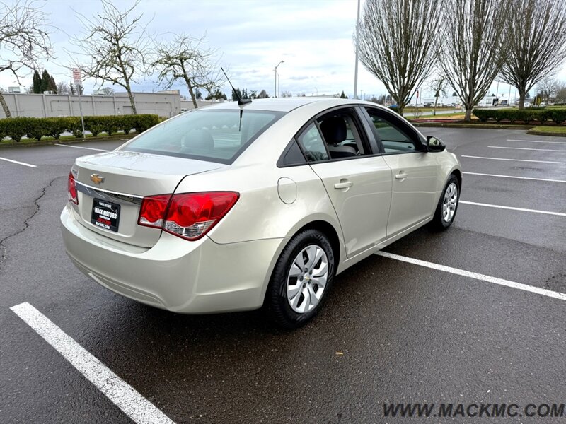 2013 Chevrolet Cruze LS Auto   - Photo 7 - Hillsboro, OR 97123