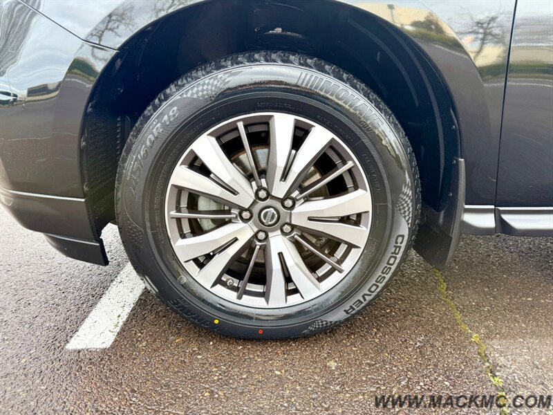 2017 Nissan Pathfinder S 3Rd Row New Tires AWD   - Photo 4 - Hillsboro, OR 97123