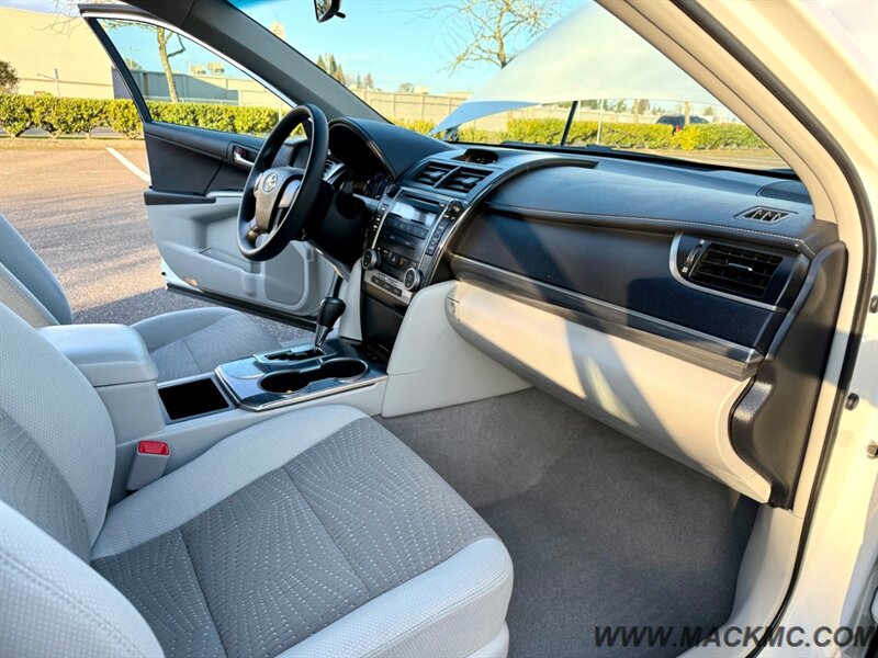 2012 Toyota Camry Hybrid LE 1 Owner 39MPG  