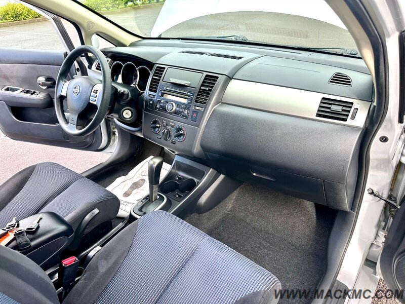 2011 Nissan Versa 1.8 SL Automatic low Miles  