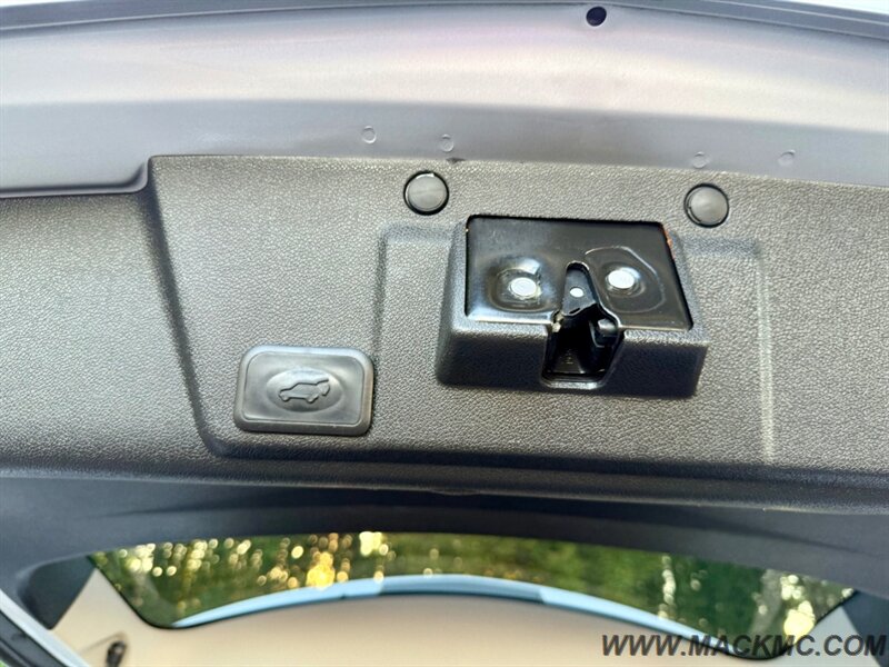 2016 Chevrolet Traverse LT 3Rd Row Seating Leather Back Up cam   - Photo 18 - Hillsboro, OR 97123