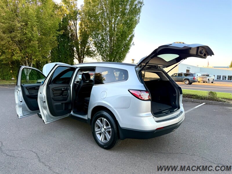 2016 Chevrolet Traverse LT 3Rd Row Seating Leather Back Up cam   - Photo 24 - Hillsboro, OR 97123
