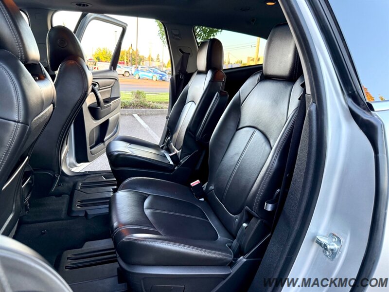 2016 Chevrolet Traverse LT 3Rd Row Seating Leather Back Up cam   - Photo 12 - Hillsboro, OR 97123