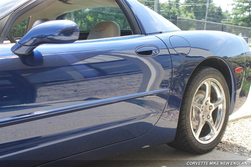 2004 Chevrolet Corvette Coupe 21