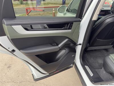 2024 Porsche Cayenne S E-Hybrid Coupe   - Photo 27 - San Juan, TX 78589
