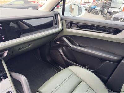 2024 Porsche Cayenne S E-Hybrid Coupe   - Photo 42 - San Juan, TX 78589