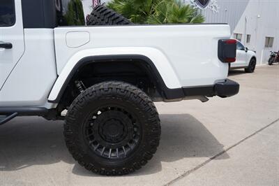 2022 Jeep Gladiator Overland   - Photo 9 - San J Uan, TX 78589