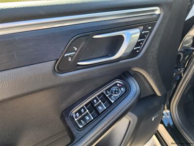 2018 Porsche Macan GTS   - Photo 34 - San Juan, TX 78589