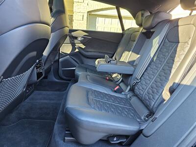 2023 Audi RS Q8 4.0T quattro   - Photo 25 - Roslyn, NY 11576