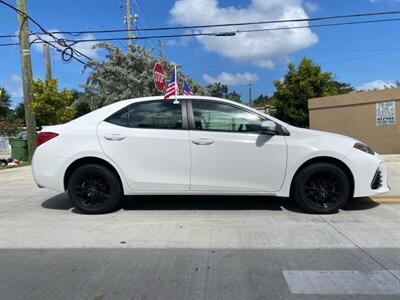 2017 Toyota Corolla SE   - Photo 12 - Miami, FL 33147