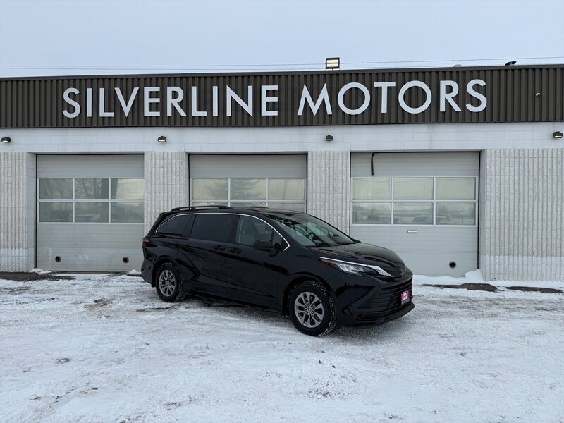 2022 Toyota Sienna LE 8-Passenger  