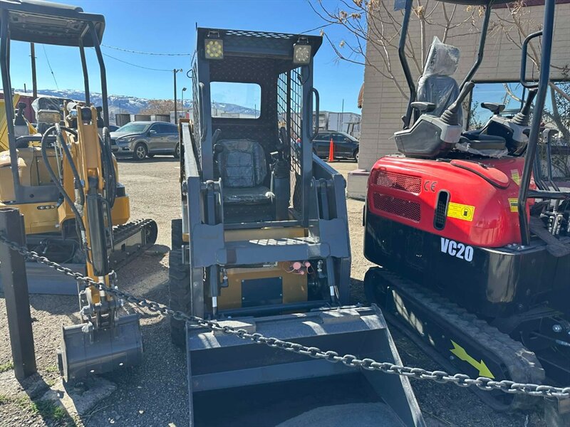 2025 KRM Industrial KRM232  Mini Skid Steer Loader - Photo 1 - Reno, NV 89502