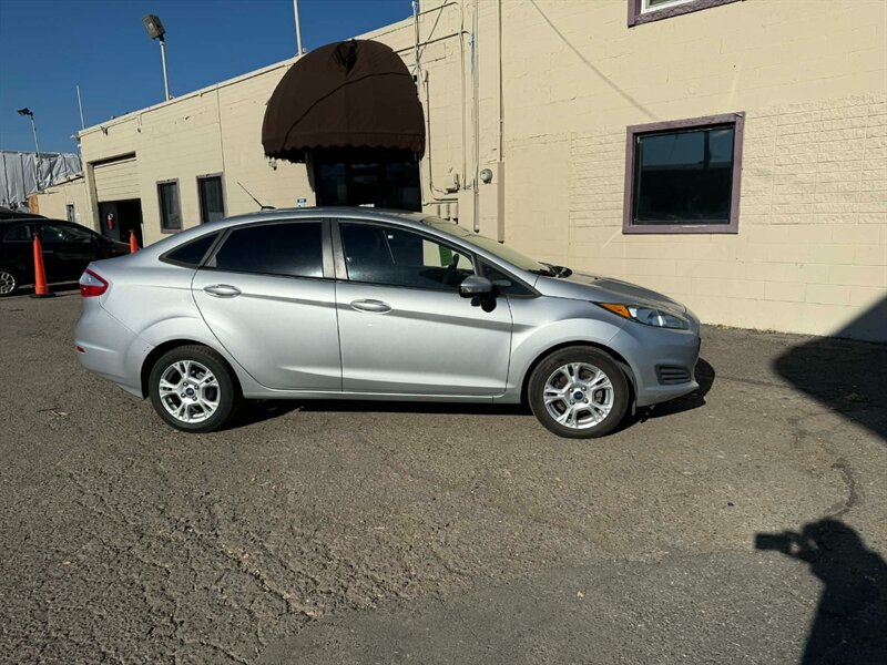 2015 Ford Fiesta SE - Photo 2 - Reno, NV 89502
