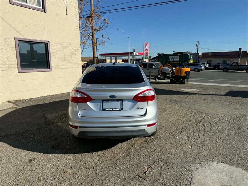 2015 Ford Fiesta SE - Photo 5 - Reno, NV 89502