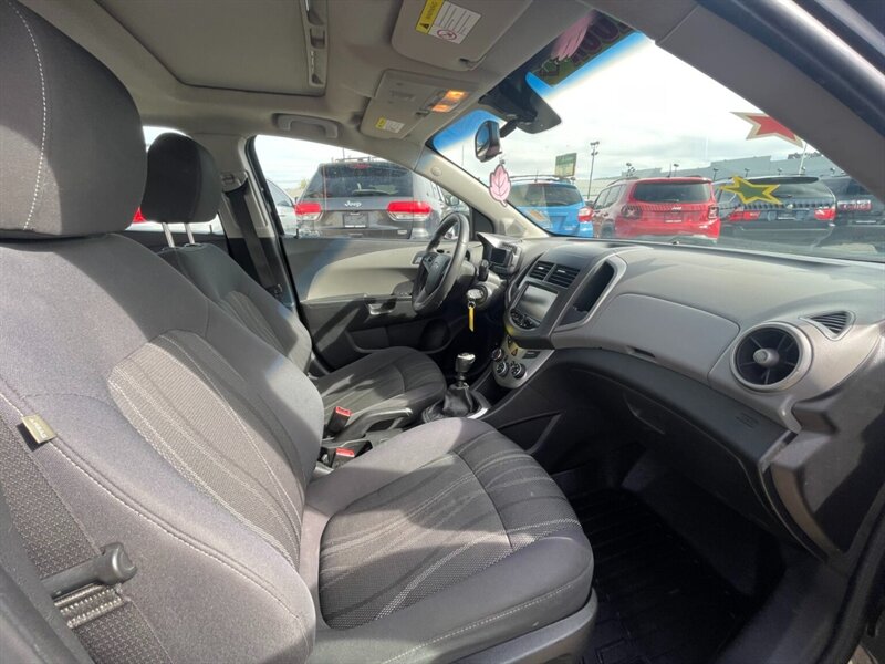 2015 Chevrolet Sonic LT Manual - Photo 14 - Reno, NV 89502