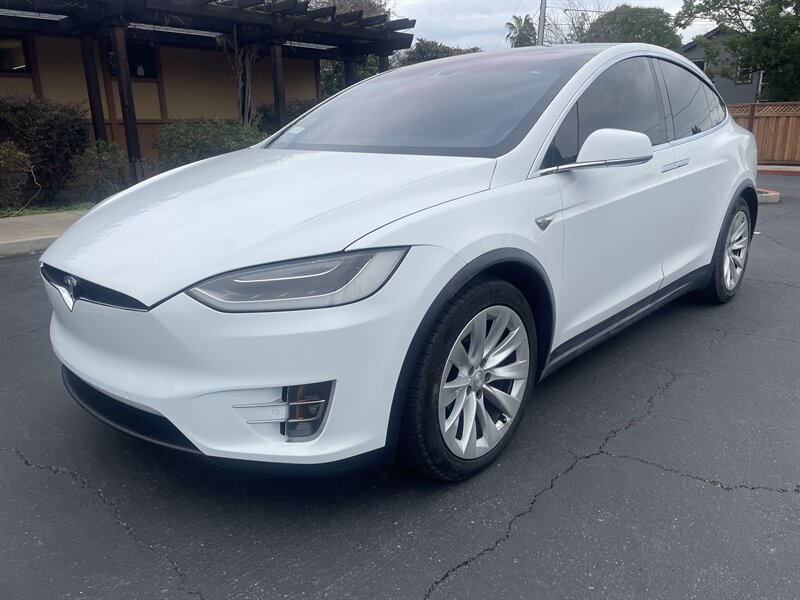 The 2016 Tesla Model X 75 D photos