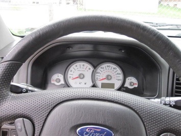 2005 Ford Escape XLS   - Photo 7 - Kansas City, MO 64126
