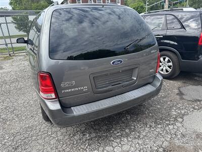 2006 Ford Freestar SEL   - Photo 8 - Kansas City, MO 64126