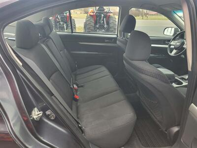 2011 Subaru Legacy 2.5i Premium   - Photo 11 - Du Quoin, IL 62832
