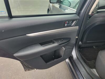 2011 Subaru Legacy 2.5i Premium   - Photo 16 - Du Quoin, IL 62832