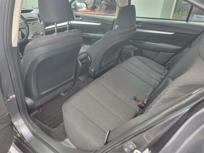 2011 Subaru Legacy 2.5i Premium   - Photo 17 - Du Quoin, IL 62832