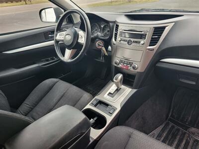 2011 Subaru Legacy 2.5i Premium   - Photo 12 - Du Quoin, IL 62832