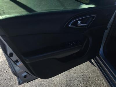 2016 Chrysler 200 LX   - Photo 16 - Du Quoin, IL 62832