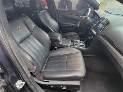 2017 Chrysler 300 Series S   - Photo 9 - Du Quoin, IL 62832