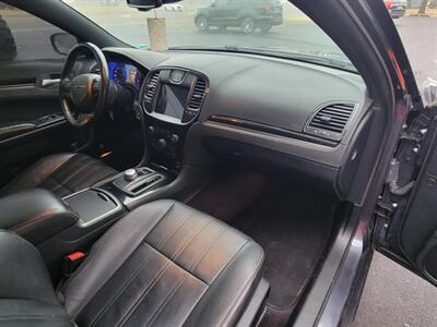 2017 Chrysler 300 Series S   - Photo 8 - Du Quoin, IL 62832