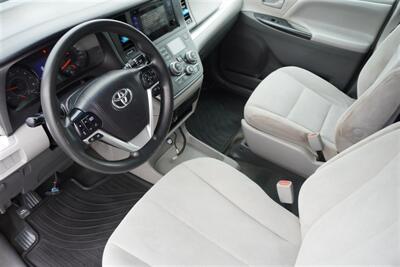 2017 Toyota Sienna L 7-Passenger   - Photo 16 - Arlington, TX 76011