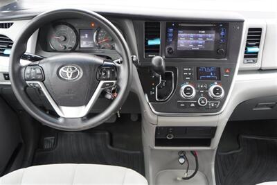 2017 Toyota Sienna L 7-Passenger   - Photo 32 - Arlington, TX 76011