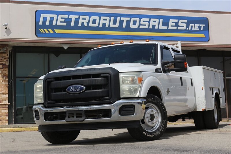 The 2013 Ford F-350 Lariat photos