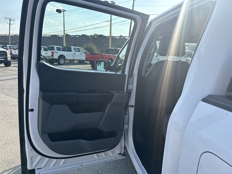 2022 Ford F-150 XL - Photo 13 - Arlington, TX 76011