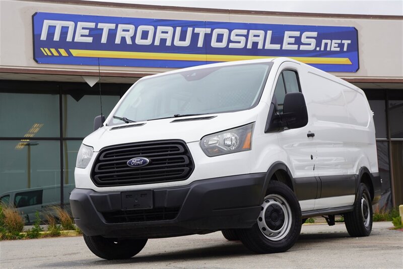 The 2016 Ford TRANSIT 150 photos