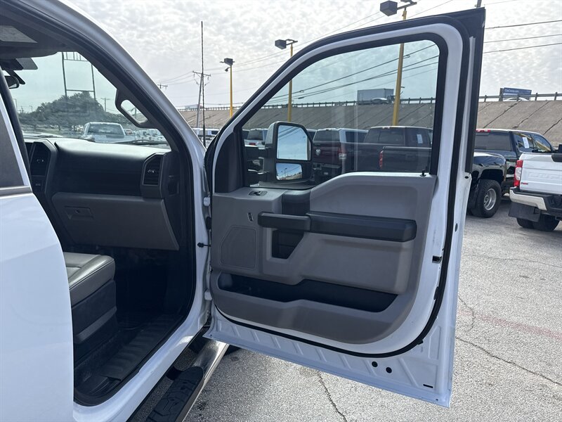 2022 Ford F-250 Super Duty Lariat - Photo 13 - Arlington, TX 76011