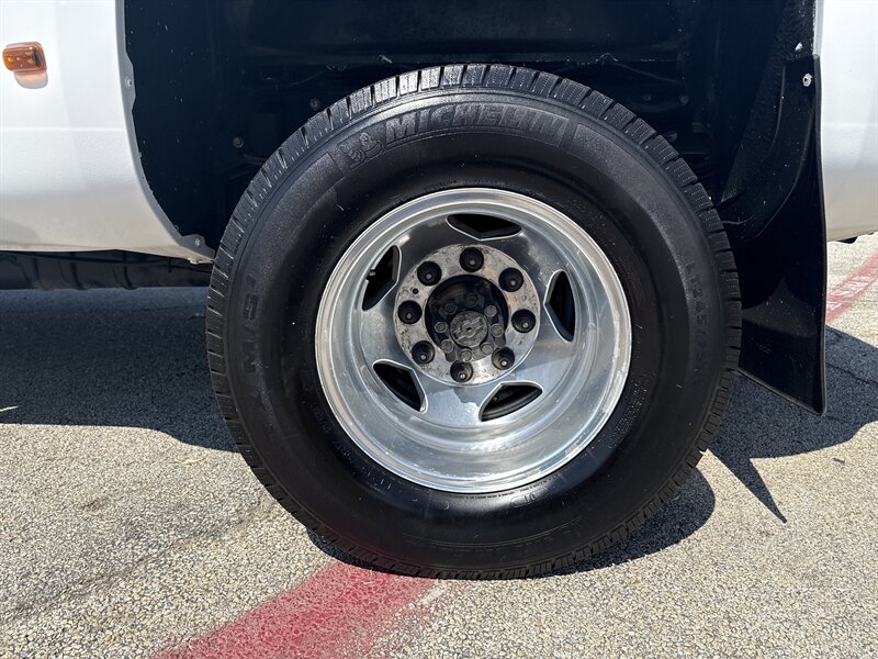 2019 Chevrolet Silverado 3500 High Country - Photo 10 - Arlington, TX 76011